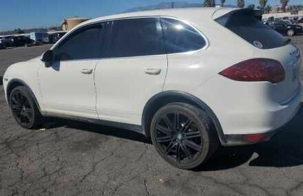 Белый Порше Каен, объемом двигателя 4.8 л и пробегом 195 тыс. км за 6855 $, фото 1 на Automoto.ua