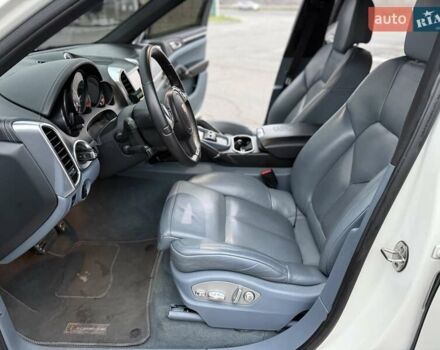 Белый Порше Каен, объемом двигателя 4.8 л и пробегом 199 тыс. км за 16500 $, фото 11 на Automoto.ua