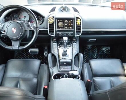 Білий Порше Cayenne, об'ємом двигуна 3 л та пробігом 122 тис. км за 23500 $, фото 27 на Automoto.ua