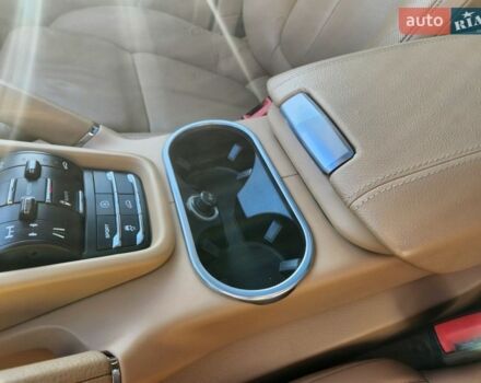 Белый Порше Каен, объемом двигателя 4.81 л и пробегом 118 тыс. км за 19999 $, фото 23 на Automoto.ua