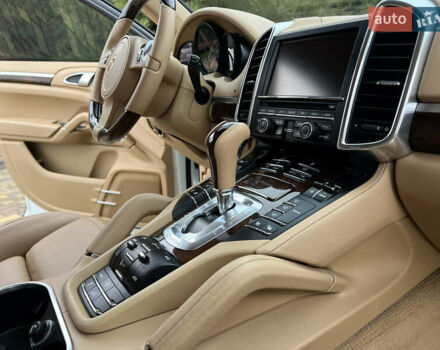 Белый Порше Каен, объемом двигателя 3.6 л и пробегом 175 тыс. км за 16700 $, фото 19 на Automoto.ua