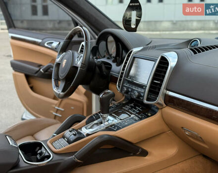 Белый Порше Каен, объемом двигателя 4.81 л и пробегом 133 тыс. км за 22000 $, фото 15 на Automoto.ua