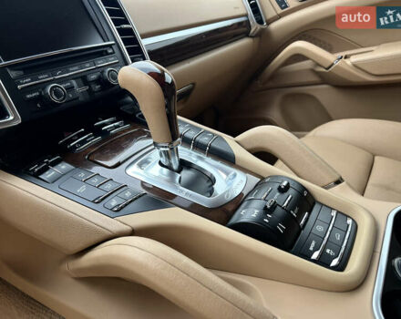 Белый Порше Каен, объемом двигателя 3.6 л и пробегом 175 тыс. км за 16700 $, фото 12 на Automoto.ua