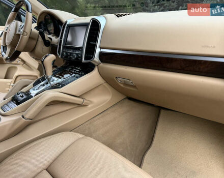 Белый Порше Каен, объемом двигателя 3.6 л и пробегом 175 тыс. км за 16700 $, фото 18 на Automoto.ua