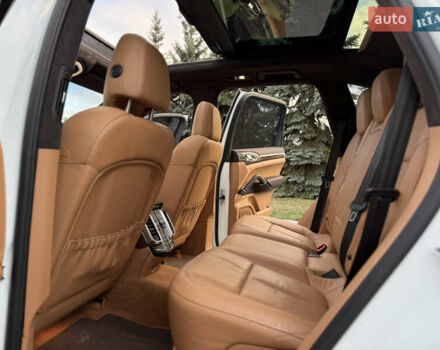 Белый Порше Каен, объемом двигателя 4.81 л и пробегом 133 тыс. км за 22000 $, фото 5 на Automoto.ua