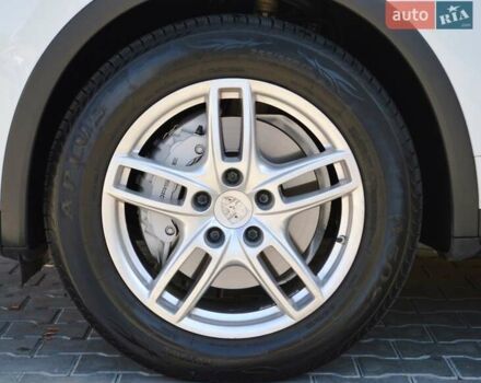 Білий Порше Cayenne, об'ємом двигуна 3 л та пробігом 122 тис. км за 23500 $, фото 16 на Automoto.ua