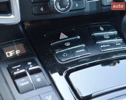 Білий Порше Cayenne, об'ємом двигуна 3 л та пробігом 122 тис. км за 23500 $, фото 40 на Automoto.ua