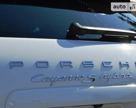 Білий Порше Cayenne, об'ємом двигуна 3 л та пробігом 122 тис. км за 23500 $, фото 1 на Automoto.ua