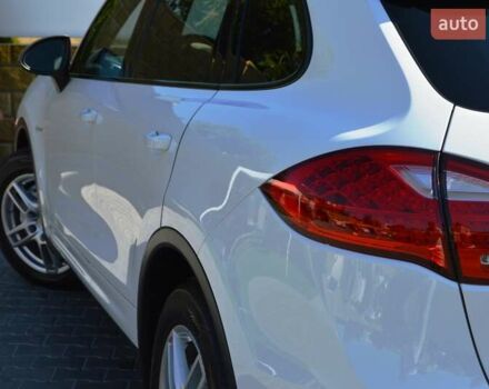 Білий Порше Cayenne, об'ємом двигуна 3 л та пробігом 122 тис. км за 23500 $, фото 17 на Automoto.ua