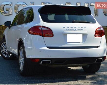 Білий Порше Cayenne, об'ємом двигуна 3 л та пробігом 122 тис. км за 23500 $, фото 2 на Automoto.ua