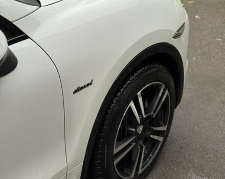 Белый Порше Каен, объемом двигателя 3 л и пробегом 204 тыс. км за 20000 $, фото 4 на Automoto.ua