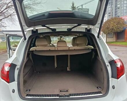 Белый Порше Каен, объемом двигателя 3.6 л и пробегом 193 тыс. км за 24500 $, фото 16 на Automoto.ua