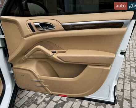 Білий Порше Cayenne, об'ємом двигуна 3.6 л та пробігом 200 тис. км за 18900 $, фото 18 на Automoto.ua