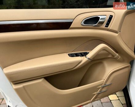 Белый Порше Каен, объемом двигателя 3.6 л и пробегом 175 тыс. км за 16700 $, фото 14 на Automoto.ua