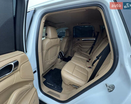 Білий Порше Cayenne, об'ємом двигуна 3.6 л та пробігом 200 тис. км за 18900 $, фото 13 на Automoto.ua