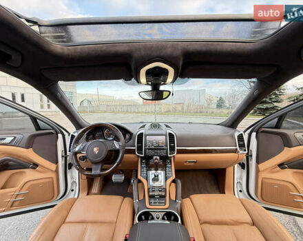 Белый Порше Каен, объемом двигателя 4.81 л и пробегом 133 тыс. км за 22000 $, фото 11 на Automoto.ua