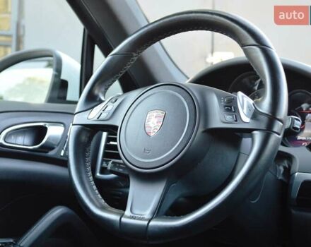 Білий Порше Cayenne, об'ємом двигуна 3 л та пробігом 122 тис. км за 23500 $, фото 28 на Automoto.ua