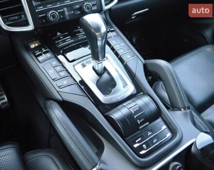 Білий Порше Cayenne, об'ємом двигуна 3 л та пробігом 122 тис. км за 23500 $, фото 39 на Automoto.ua