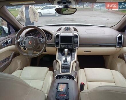 Белый Порше Каен, объемом двигателя 3.6 л и пробегом 193 тыс. км за 24500 $, фото 22 на Automoto.ua
