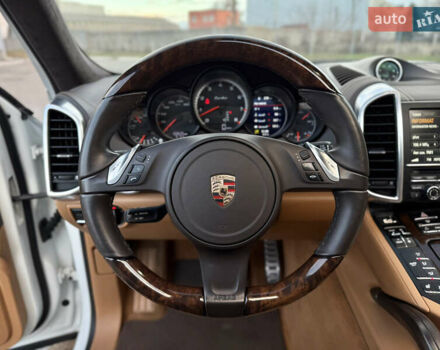 Белый Порше Каен, объемом двигателя 4.81 л и пробегом 133 тыс. км за 22000 $, фото 19 на Automoto.ua