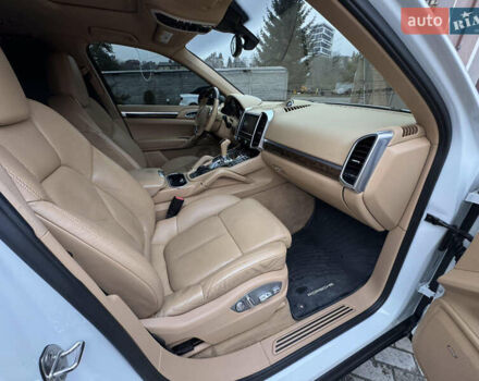 Білий Порше Cayenne, об'ємом двигуна 3.6 л та пробігом 200 тис. км за 18900 $, фото 21 на Automoto.ua