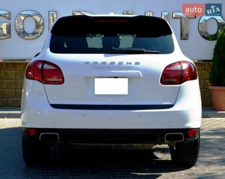 Білий Порше Cayenne, об'ємом двигуна 3 л та пробігом 122 тис. км за 23500 $, фото 4 на Automoto.ua