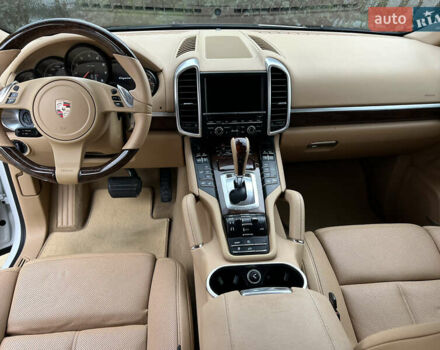 Белый Порше Каен, объемом двигателя 3.6 л и пробегом 175 тыс. км за 16700 $, фото 21 на Automoto.ua