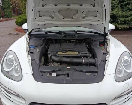 Белый Порше Каен, объемом двигателя 3.6 л и пробегом 193 тыс. км за 24500 $, фото 12 на Automoto.ua