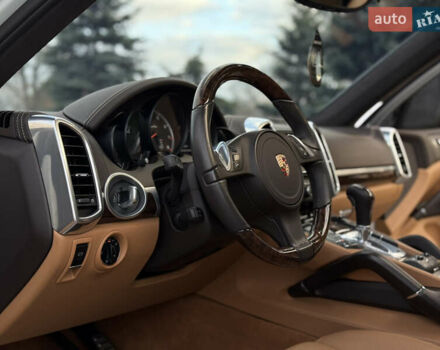 Белый Порше Каен, объемом двигателя 4.81 л и пробегом 133 тыс. км за 22000 $, фото 3 на Automoto.ua