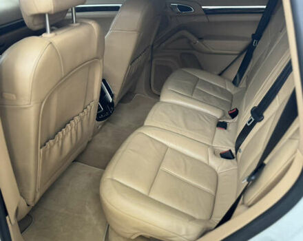 Білий Порше Cayenne, об'ємом двигуна 2.97 л та пробігом 202 тис. км за 19000 $, фото 11 на Automoto.ua