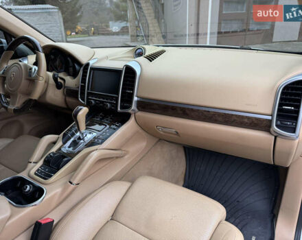 Білий Порше Cayenne, об'ємом двигуна 3.6 л та пробігом 200 тис. км за 18900 $, фото 20 на Automoto.ua