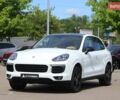 Белый Порше Каен, объемом двигателя 2.97 л и пробегом 150 тыс. км за 26000 $, фото 2 на Automoto.ua