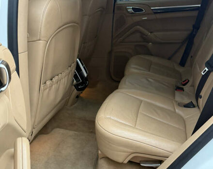 Білий Порше Cayenne, об'ємом двигуна 3.6 л та пробігом 212 тис. км за 20000 $, фото 8 на Automoto.ua