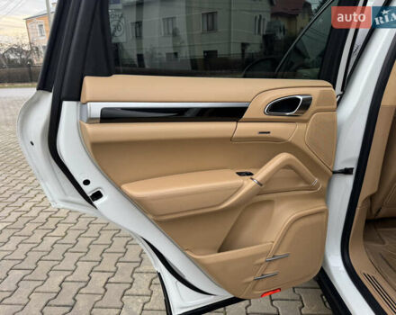 Белый Порше Каен, объемом двигателя 3 л и пробегом 136 тыс. км за 19900 $, фото 35 на Automoto.ua