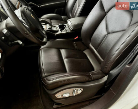 Білий Порше Cayenne, об'ємом двигуна 3.6 л та пробігом 152 тис. км за 23300 $, фото 28 на Automoto.ua