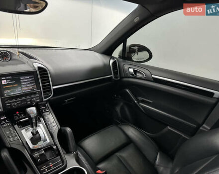 Порше Каен 2013 в Одессе на Automoto.ua Белый Порше Каен, объемом двигателя 3.6 л и пробегом 225 тыс. км за 18800 $, фото 11 на Automoto.ua