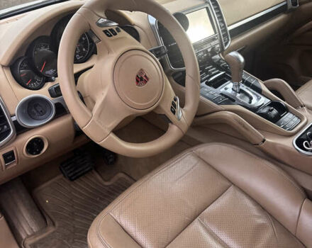 Білий Порше Cayenne, об'ємом двигуна 2.97 л та пробігом 135 тис. км за 24999 $, фото 7 на Automoto.ua