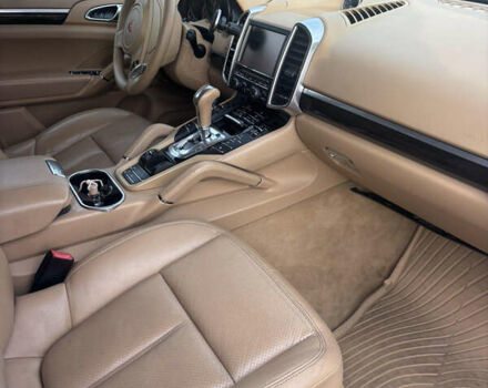 Білий Порше Cayenne, об'ємом двигуна 2.97 л та пробігом 135 тис. км за 24999 $, фото 6 на Automoto.ua