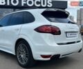 Белый Порше Каен, объемом двигателя 4.81 л и пробегом 106 тыс. км за 31490 $, фото 5 на Automoto.ua