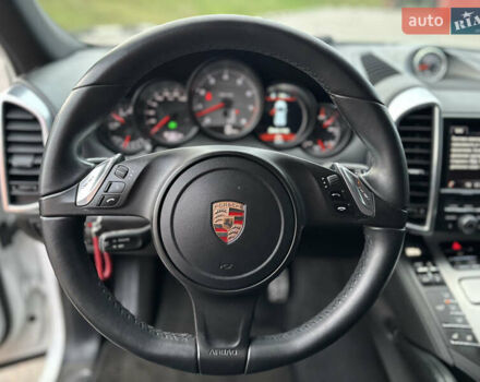 Білий Порше Cayenne, об'ємом двигуна 4.8 л та пробігом 81 тис. км за 20900 $, фото 11 на Automoto.ua