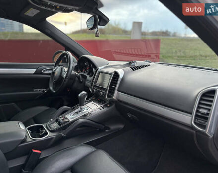 Білий Порше Cayenne, об'ємом двигуна 4.8 л та пробігом 81 тис. км за 20900 $, фото 23 на Automoto.ua