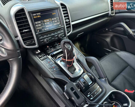 Білий Порше Cayenne, об'ємом двигуна 2.97 л та пробігом 190 тис. км за 24000 $, фото 32 на Automoto.ua