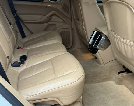 Білий Порше Cayenne, об'ємом двигуна 3.6 л та пробігом 212 тис. км за 20000 $, фото 5 на Automoto.ua