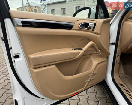 Белый Порше Каен, объемом двигателя 3 л и пробегом 136 тыс. км за 19900 $, фото 29 на Automoto.ua