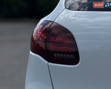 Білий Порше Cayenne, об'ємом двигуна 2.97 л та пробігом 190 тис. км за 24000 $, фото 11 на Automoto.ua