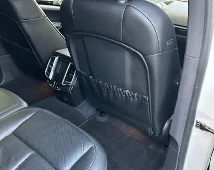 Белый Порше Каен, объемом двигателя 3 л и пробегом 179 тыс. км за 23500 $, фото 16 на Automoto.ua