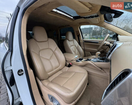 Белый Порше Каен, объемом двигателя 3 л и пробегом 136 тыс. км за 19900 $, фото 48 на Automoto.ua