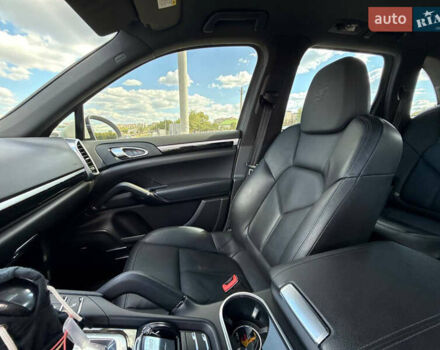 Білий Порше Cayenne, об'ємом двигуна 2.97 л та пробігом 190 тис. км за 24000 $, фото 39 на Automoto.ua