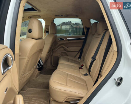 Белый Порше Каен, объемом двигателя 3 л и пробегом 136 тыс. км за 19900 $, фото 33 на Automoto.ua