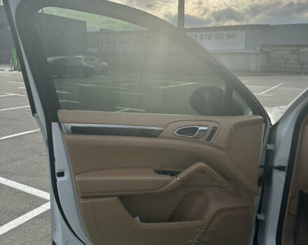 Порше Каен 2013 в Киеве на Automoto.ua Белый Порше Каен, объемом двигателя 3.6 л и пробегом 159 тыс. км за 19900 $, фото 8 на Automoto.ua